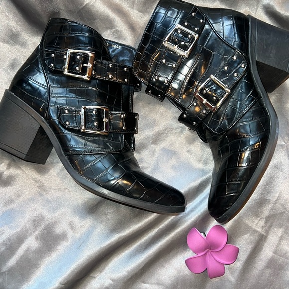 Shoes - ❄️MULIER WOMAN’S BOOT